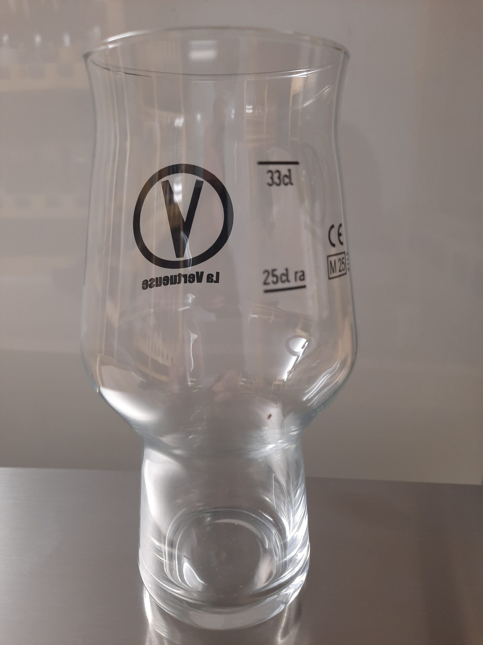 Verre à bière “La Vertueuse” – 33 cl (jauge 25 cl) "Brasserie La Vertueuse" – Image 3