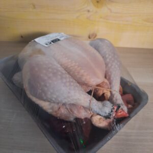 ½ Poulet (0,8 à 1,2 kg – en barquette) Prix : 14,90 € / kg "Les Volailles de Fontenai"